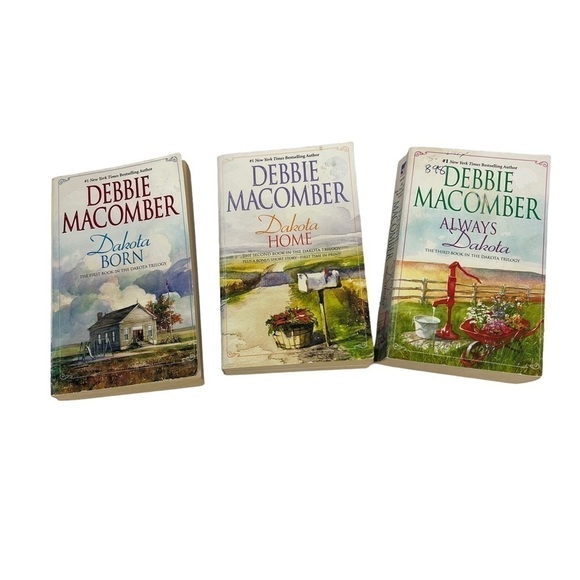Debbie MACOMBER Paperback Fiction Books/Novels Lot/3 Romance/Contemporary - Picture 1 of 10